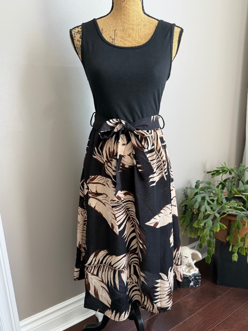 Tropical Leaf Tie Waist Sleeveless Midi Dress SHEIN | Black & Beige | Size M / 6